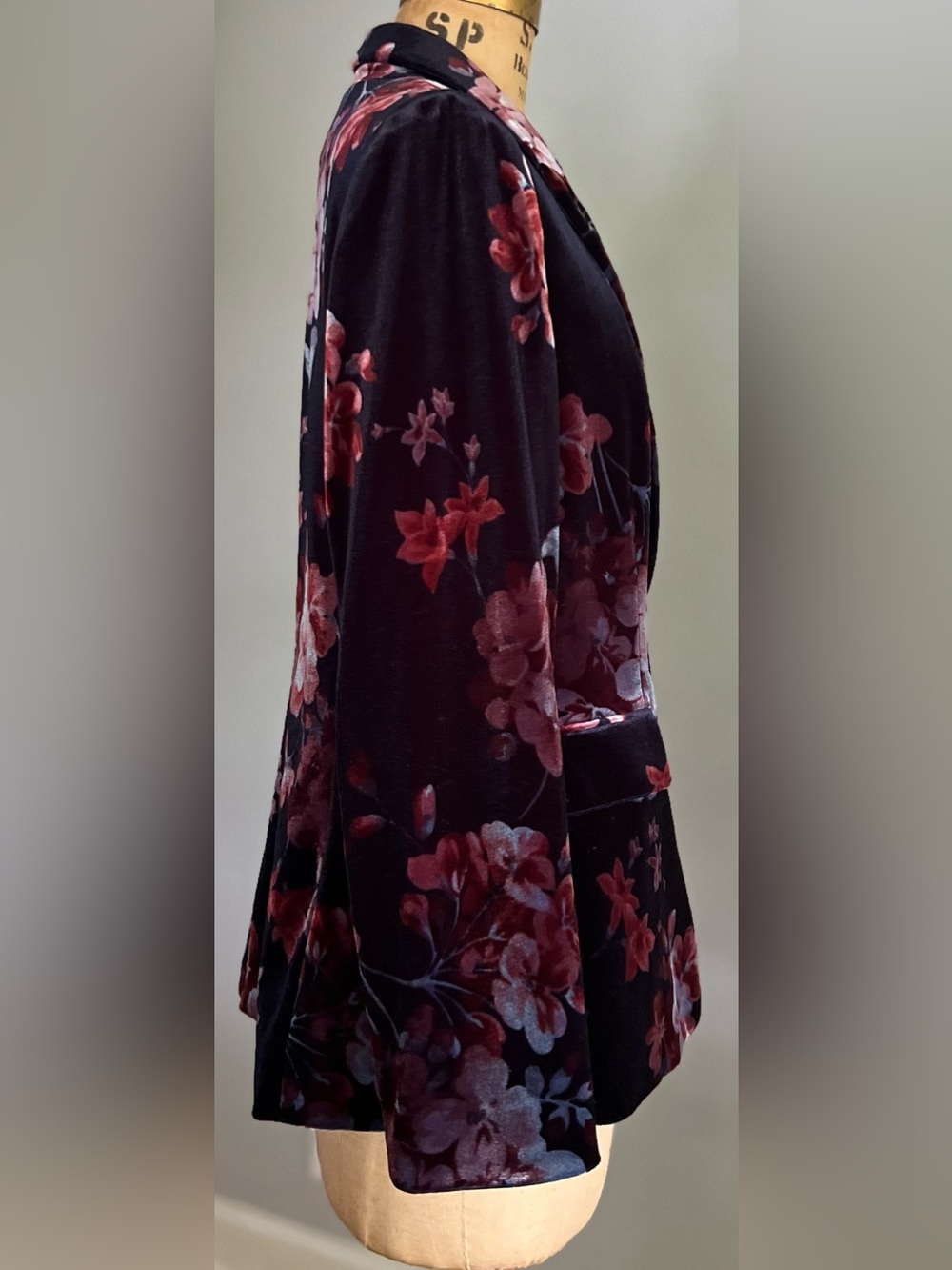 Tahari Velvet Floral Blazer 10 - Picture 4 of 8